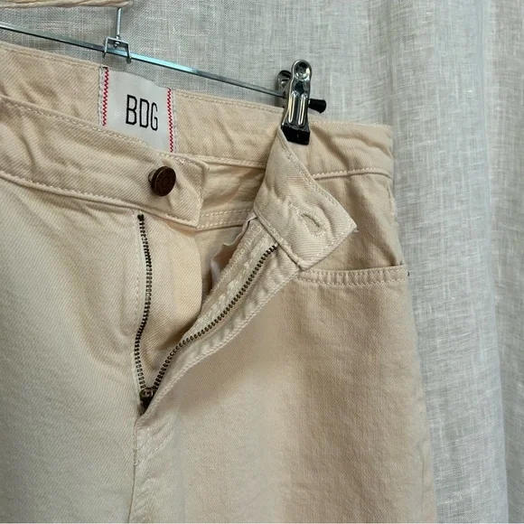 BDG High-Waisted Cowboy Jean in Cream at Urban Outfitters
BDG size 27 - Picture 8 of 16
